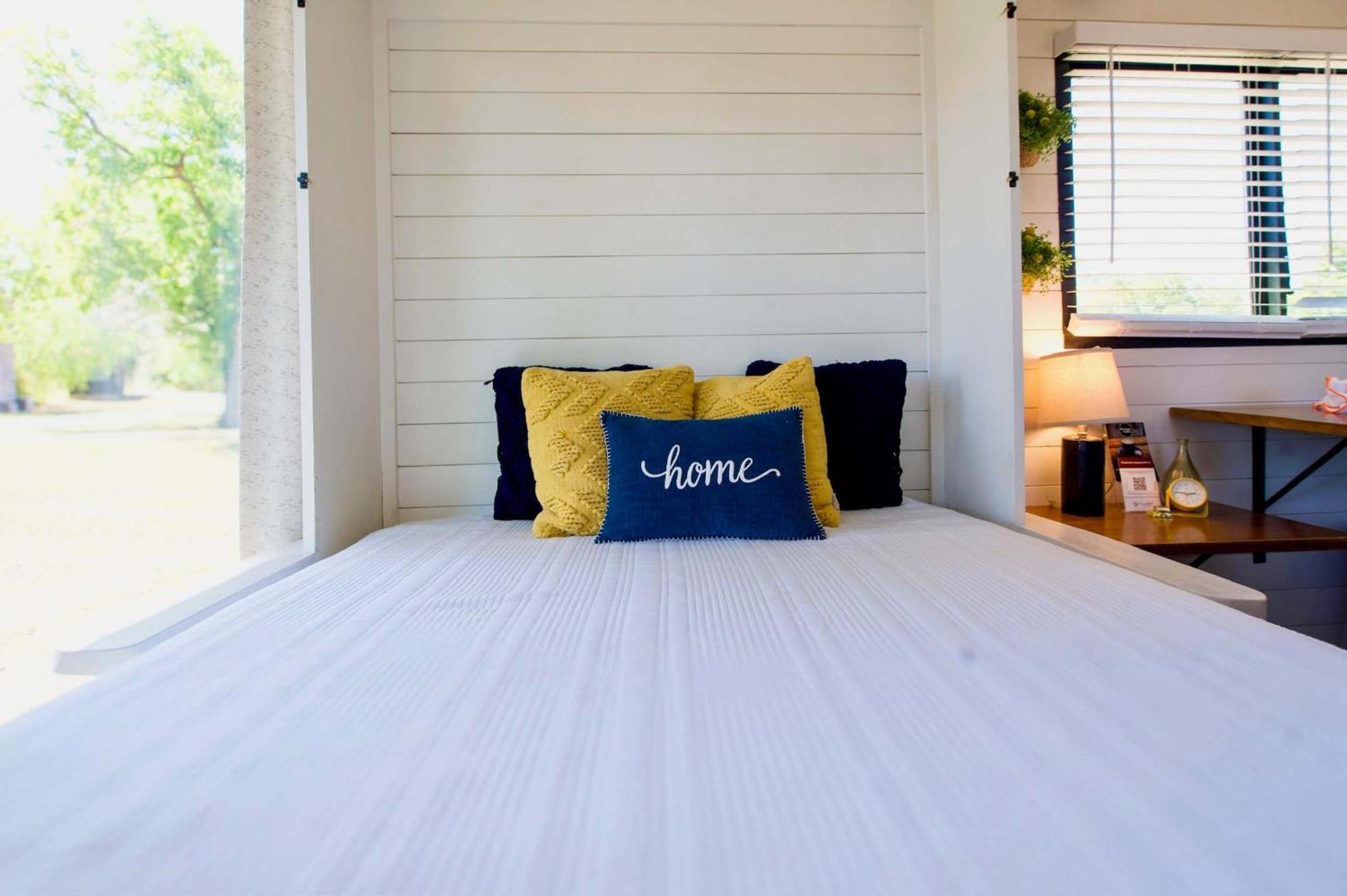 Elegant Container Tiny House Yellow & Blue *