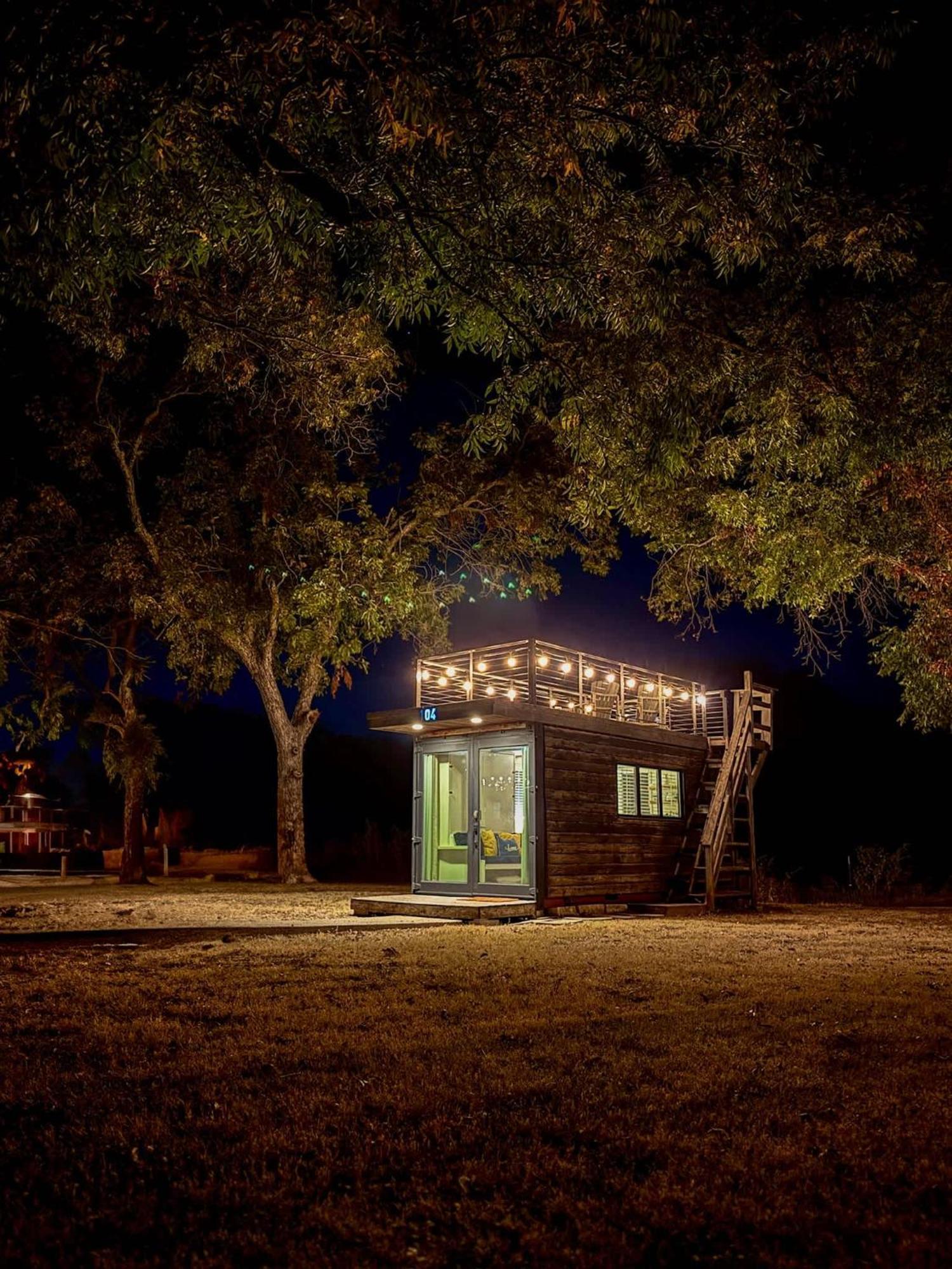 Holiday home Elegant Container Tiny House Yellow & Blue