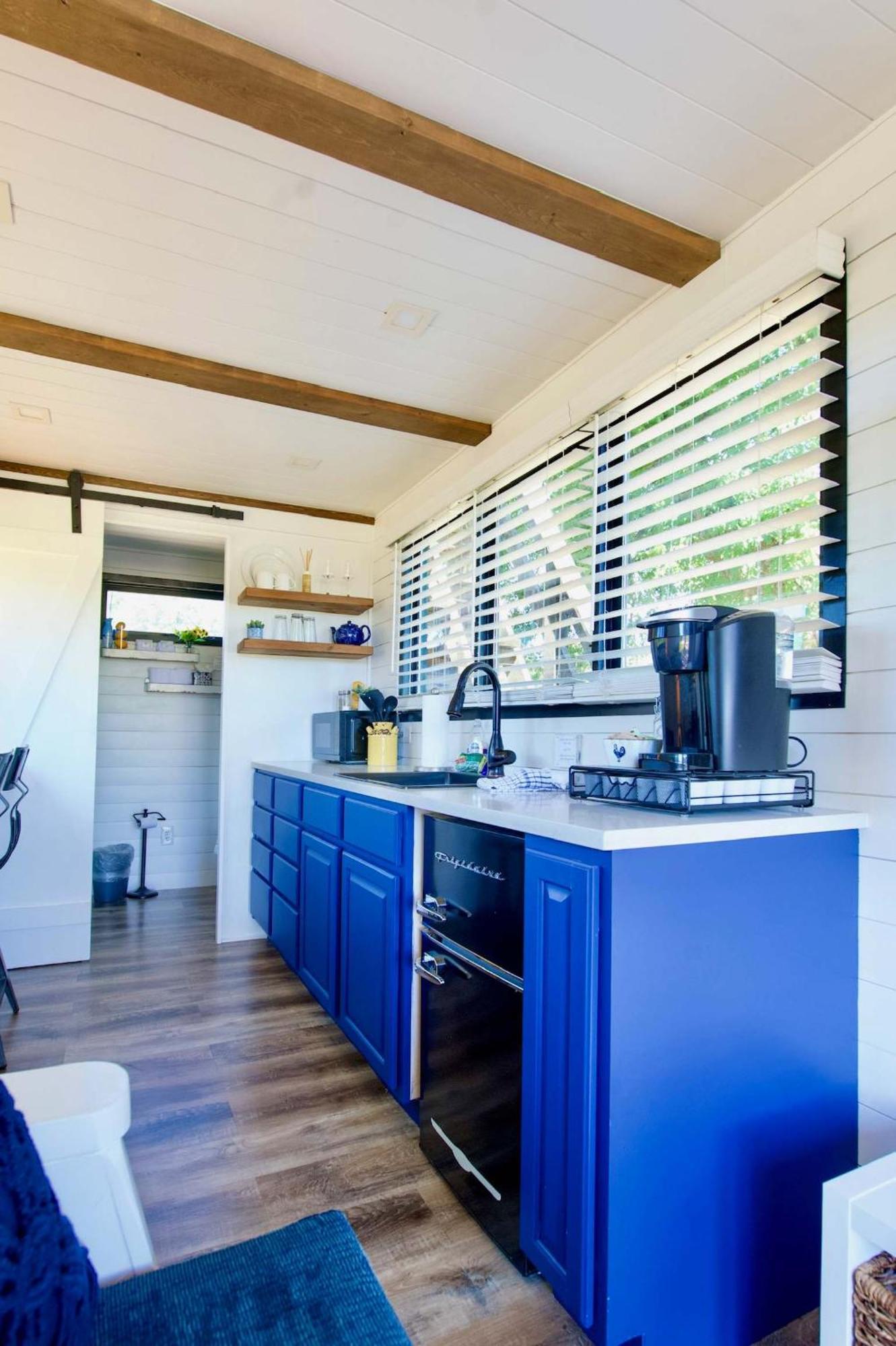 Elegant Container Tiny House Yellow & Blue * Waco