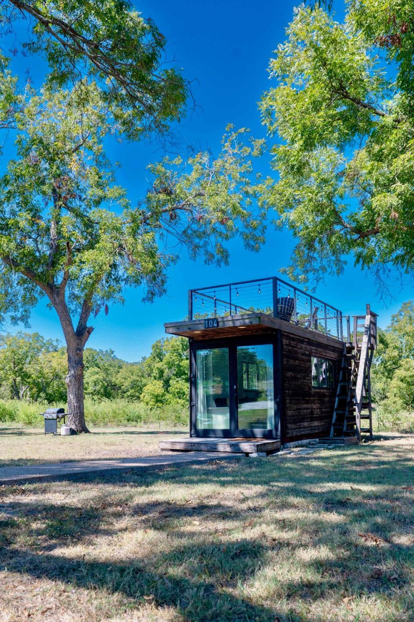 Elegant Container Tiny House Yellow & Blue Holiday home