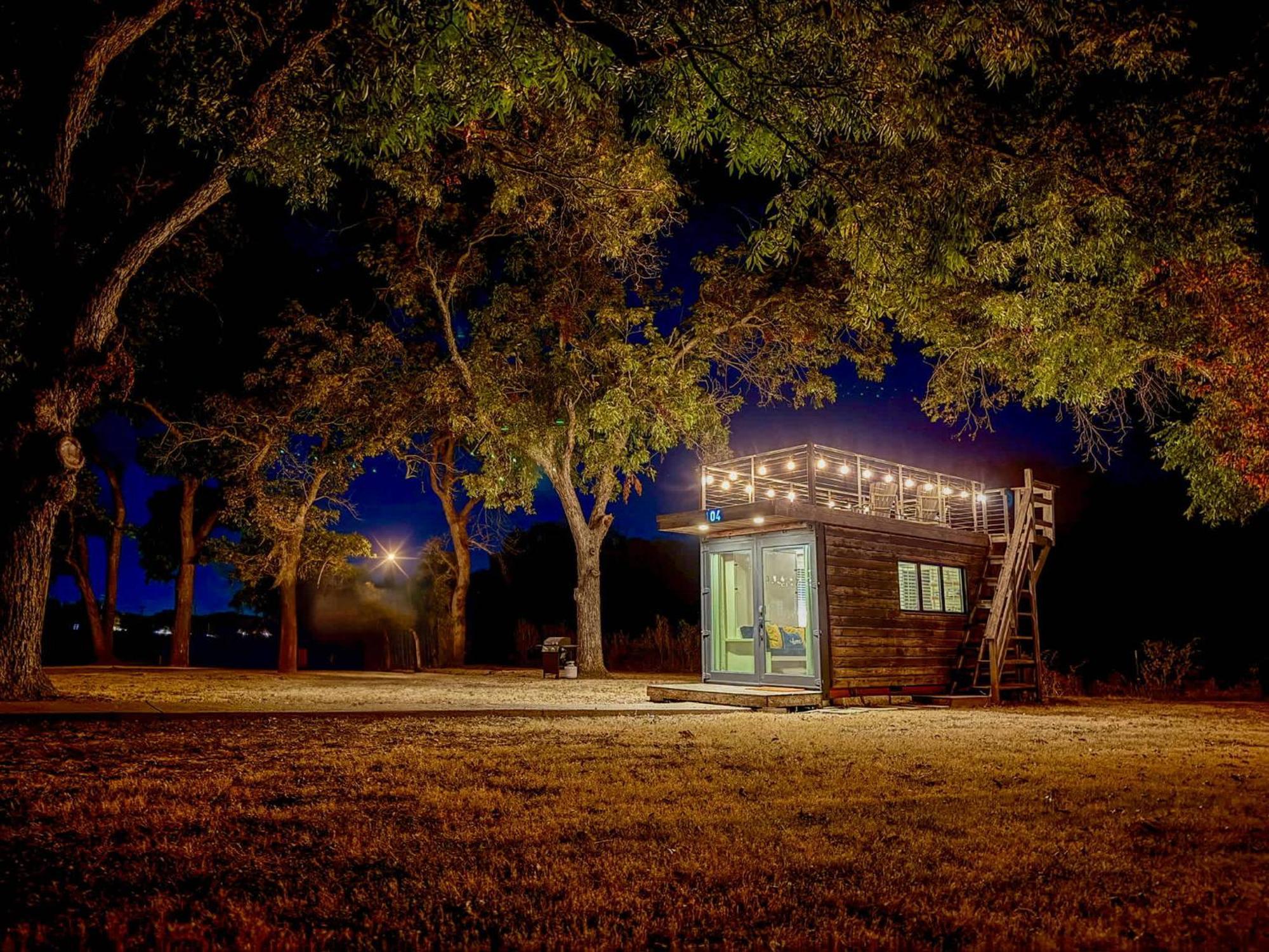 Elegant Container Tiny House Yellow & Blue Holiday home